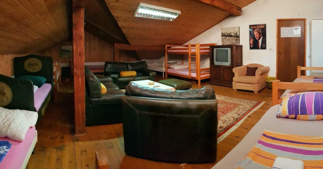 Hostel Pansion Lion Sarajevo Exterior photo